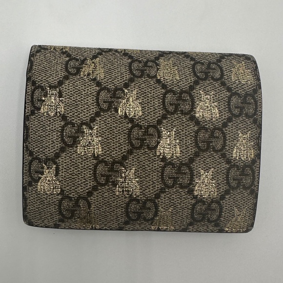 Gucci Bee Supreme Wallet - Picture 3 of 14